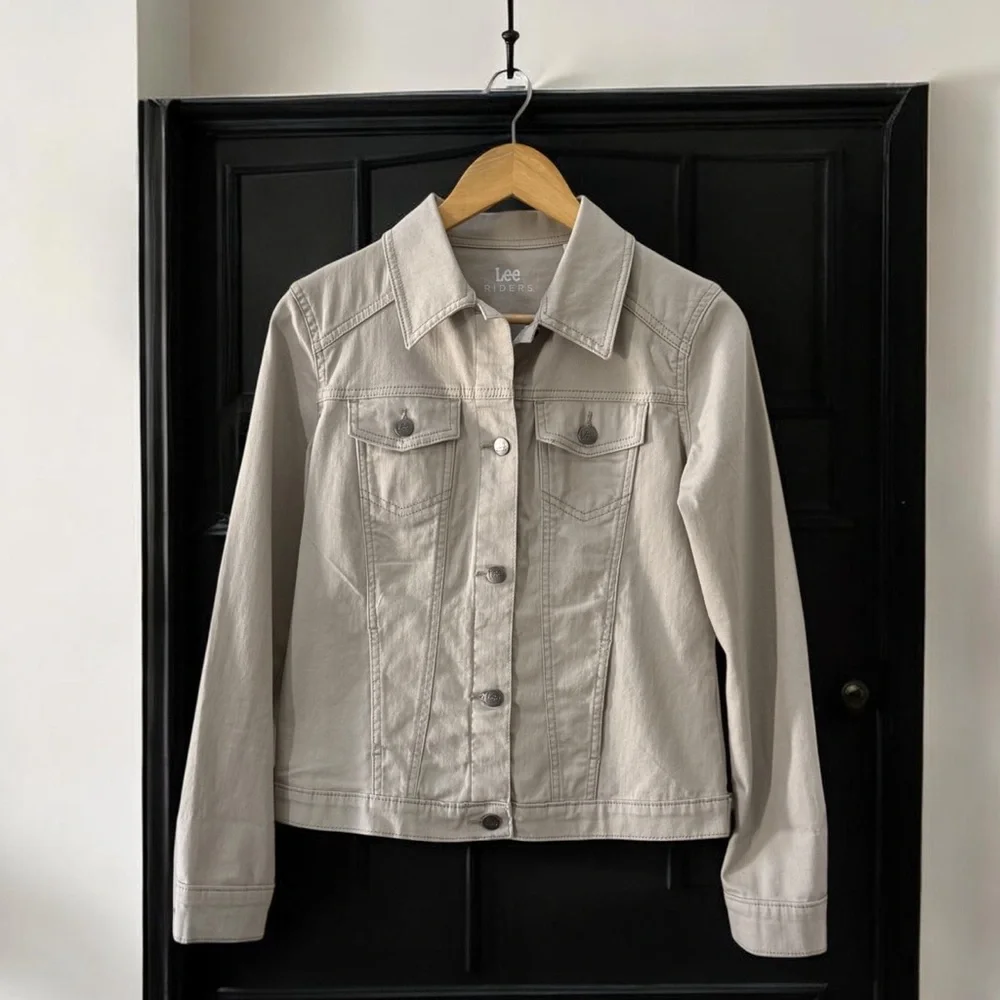 Lee Riders Women’s Cream Denim Stretch Jacket! Small! - Picture 11 of 16